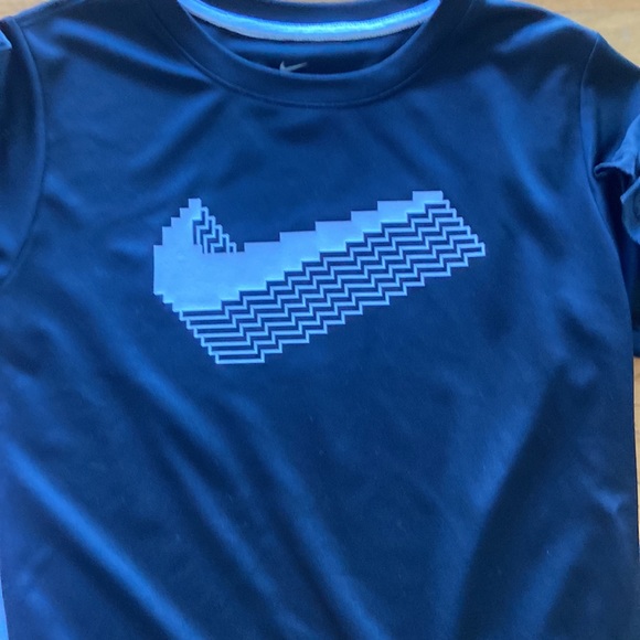 Boys Nike dri fit T shirts - Picture 2 of 3